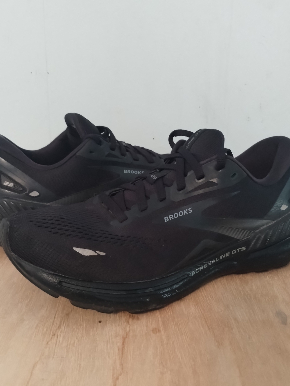 Men's Brooks Adrenaline GTS 23 Running Shoes Black Sneakers